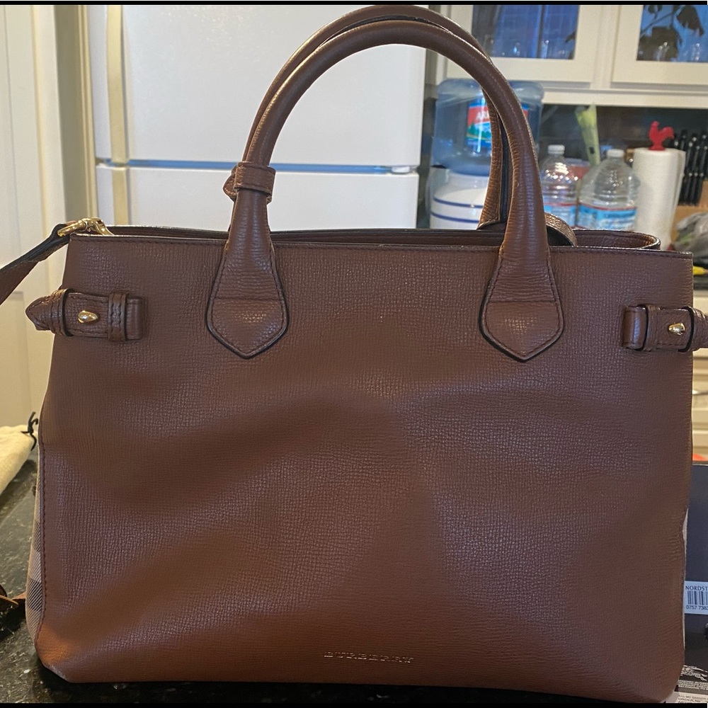 Classy Authentic Burberry handbag in great condition